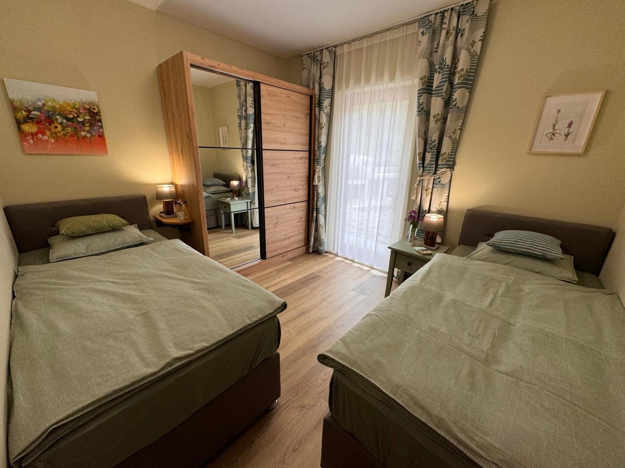 Apartment With A Terrace Forest Home Lullula Veprinac ภายนอก รูปภาพ