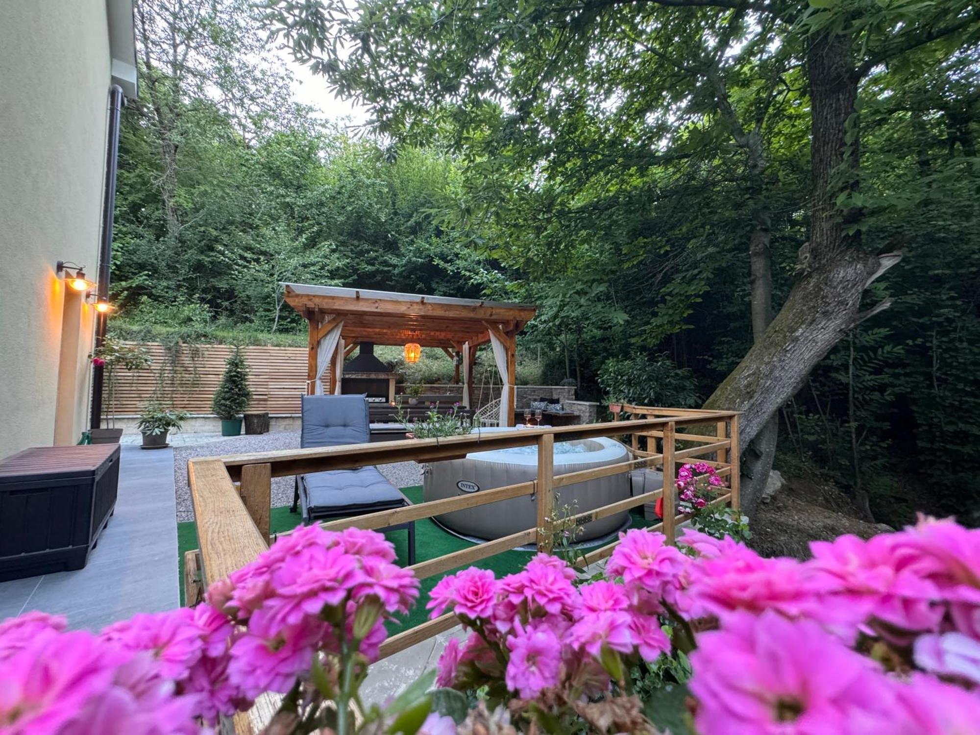 Apartment With A Terrace Forest Home Lullula Veprinac ภายนอก รูปภาพ